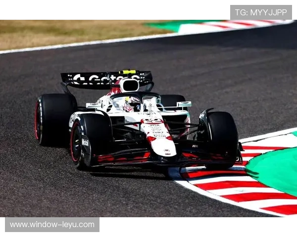 F1赛季最新动态：红牛车队领跑，梅赛德斯和法拉利争夺积分榜前列