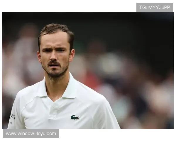 最新网球赛事战报：梅德韦杰夫夺冠温网赛季初挑战不断